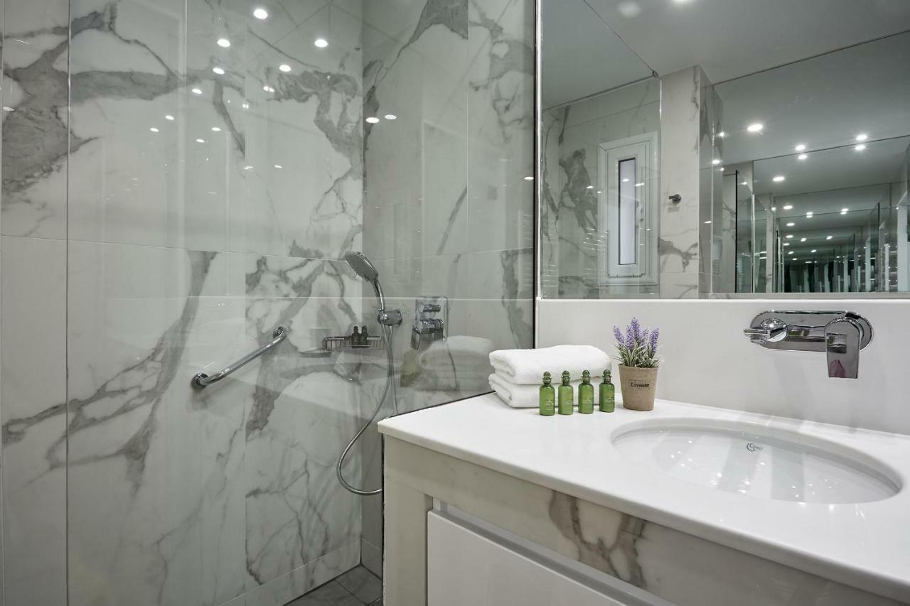 Luxurious Spacious Apt Next To Hilton Hotel Athén Kültér fotó